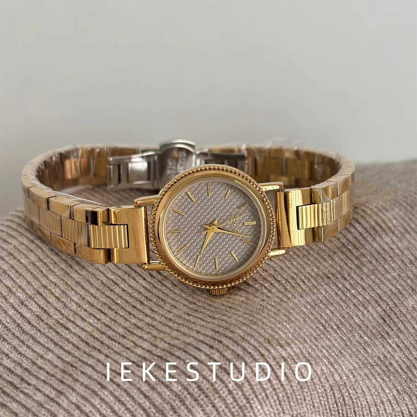 

New French Vintage Style Watch For Women Exquisite Fashionable And Elegant. A Sophisticated Timepiece For Women, A Perfect Gift.