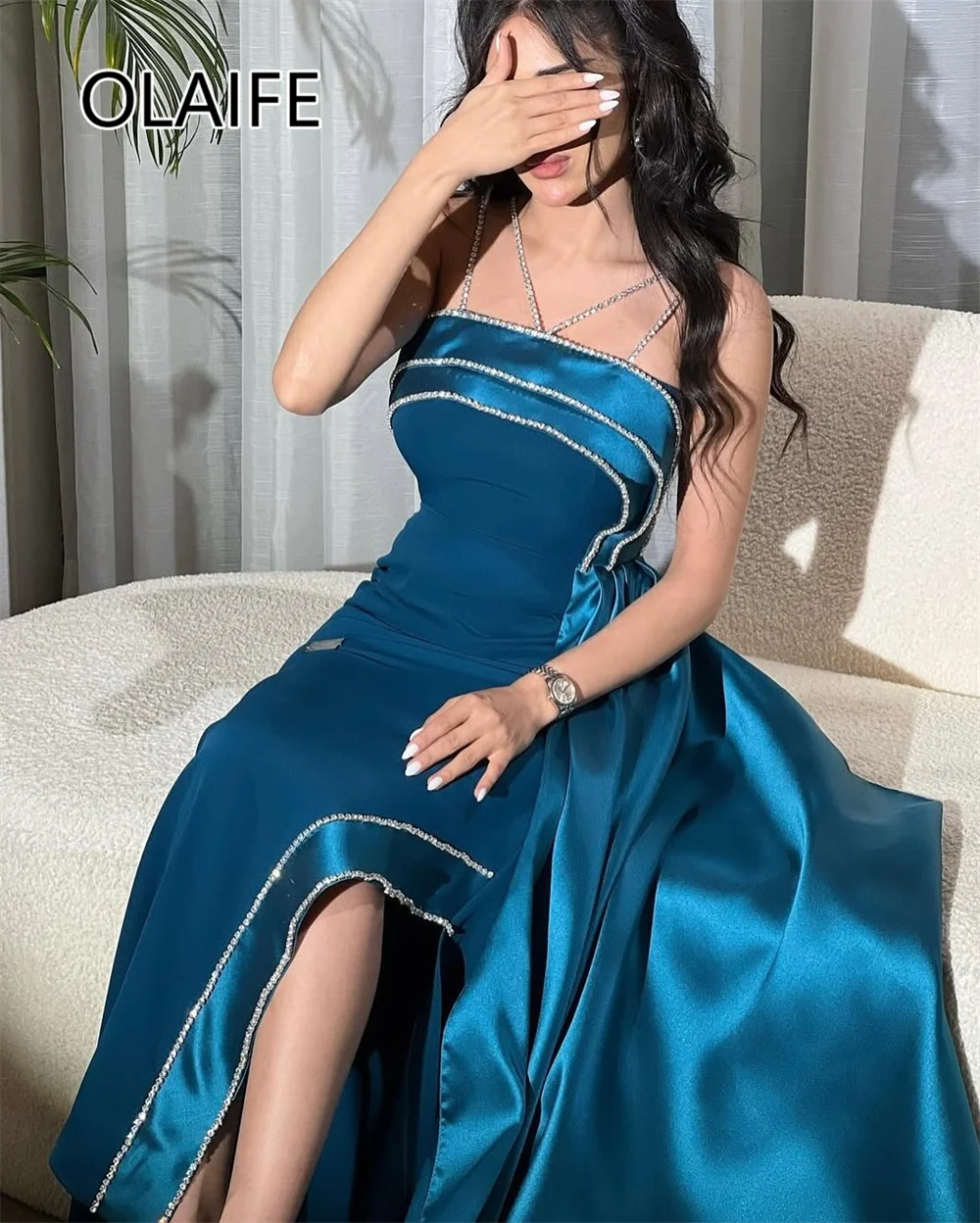 Charmante robe fourreau en satin à volants avec col bateau, robe formelle arabe saoudienne pour mariée en cristal brillant, avec cour personnalisée
