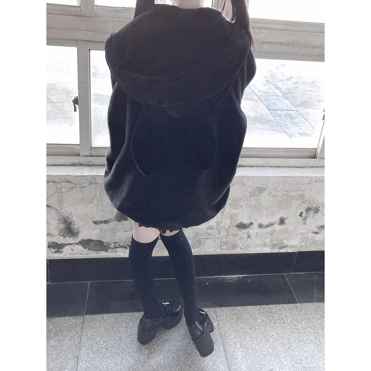 2025 شتاء جديد أفخم الدافئة فو الفراء سترة ثقافة فرعية القوطية الفتيات الحلو آذان أرنب باردة مقنعين معطف الفرو المرأة سترة قطيفة