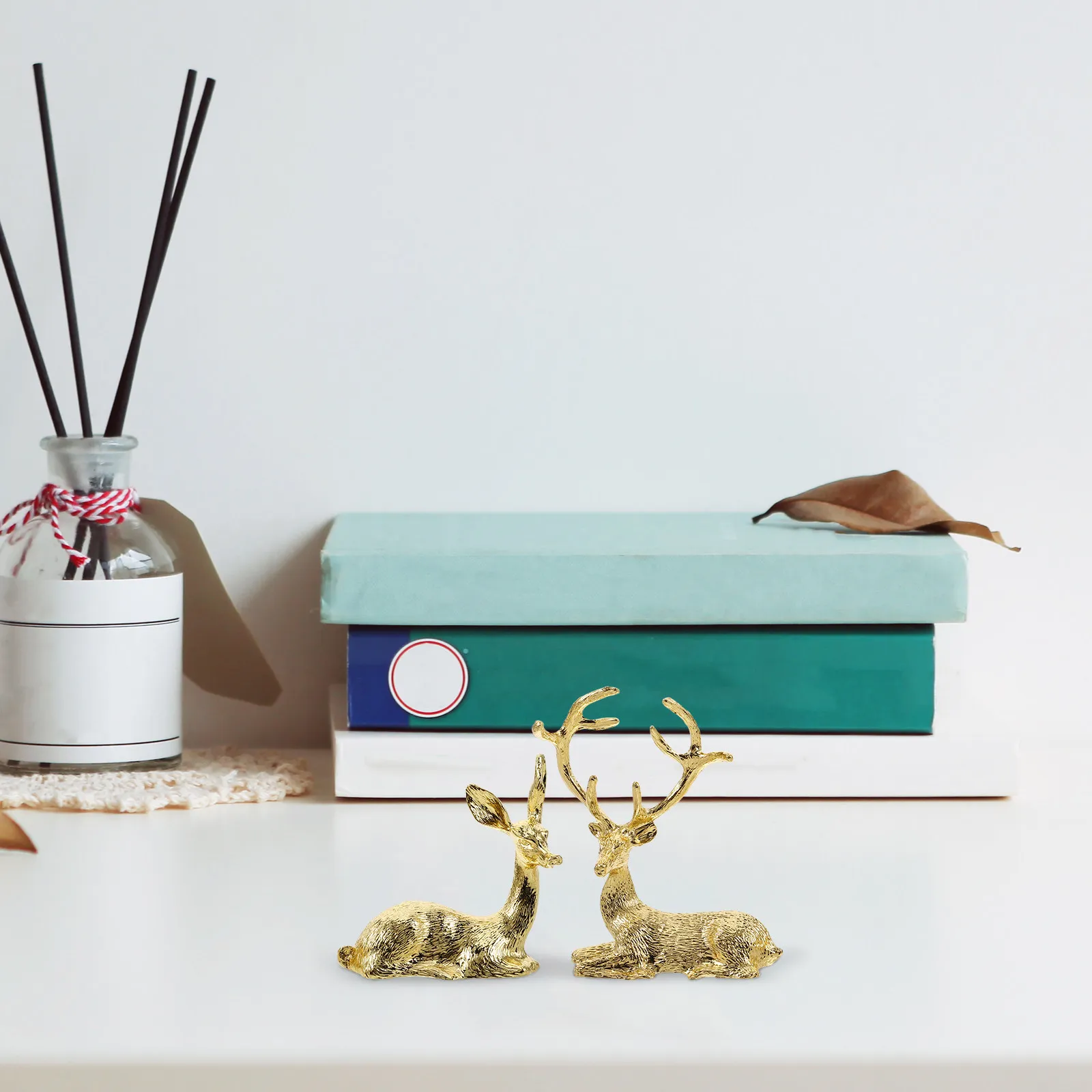 2Pcs Reindeer Mini Ornaments Premium Metal Decoration for Home Office Garden Christmas Living Room Shelf Decor