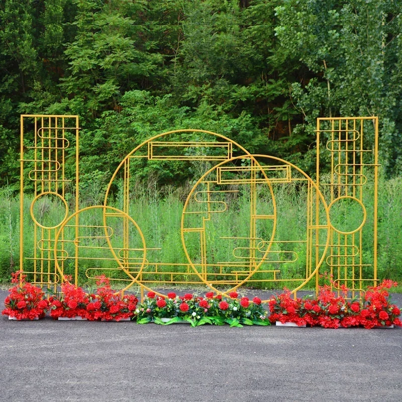 The new wedding Chinese wrought iron props arch wedding stage background is arranged on the scene with Jiangnan