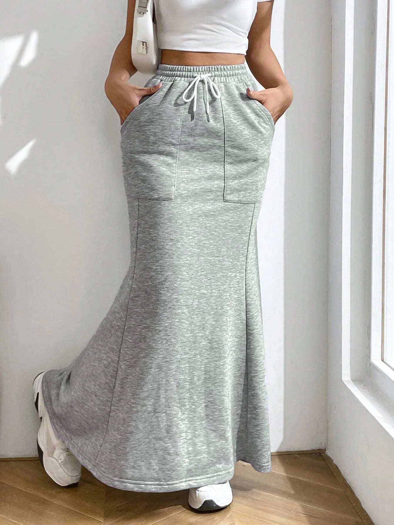 

Elevate Your Fall Wardrobe with Our Stylish Gray A-Line Skirt - Perfect for Work and Play!