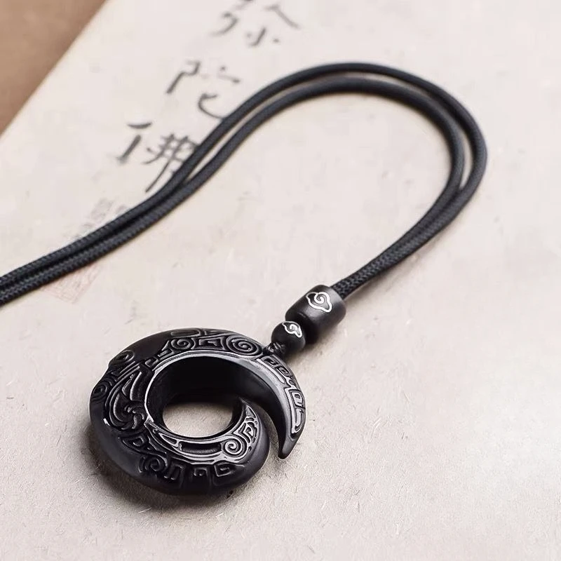 Le pendentif noir porte bonheur. Collier Chinois, L'Année de la Sécurité des Animaux, Nouvelle Collection