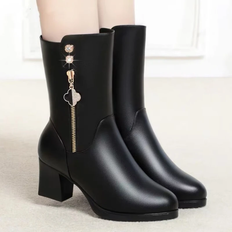 

Women's Winter Plush Lined Mid-Calf Boots Chunky Heel Soft Leather Non-Slip, Metal Zipper Decoration Simple Commuter Shoes