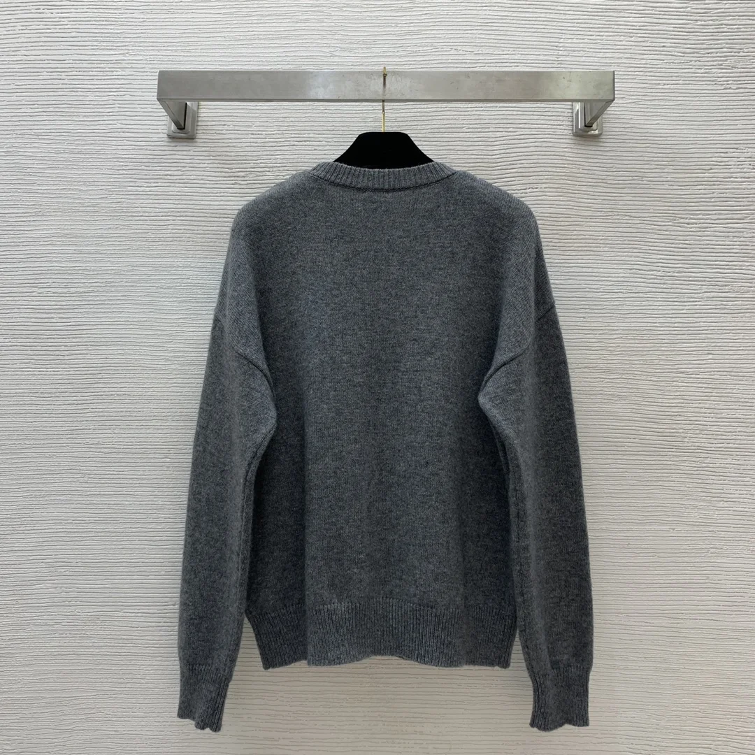 

New high-end boutique custom cashmere fabric, embroidered round neck pullover long sleeved knitted sweater with patterns