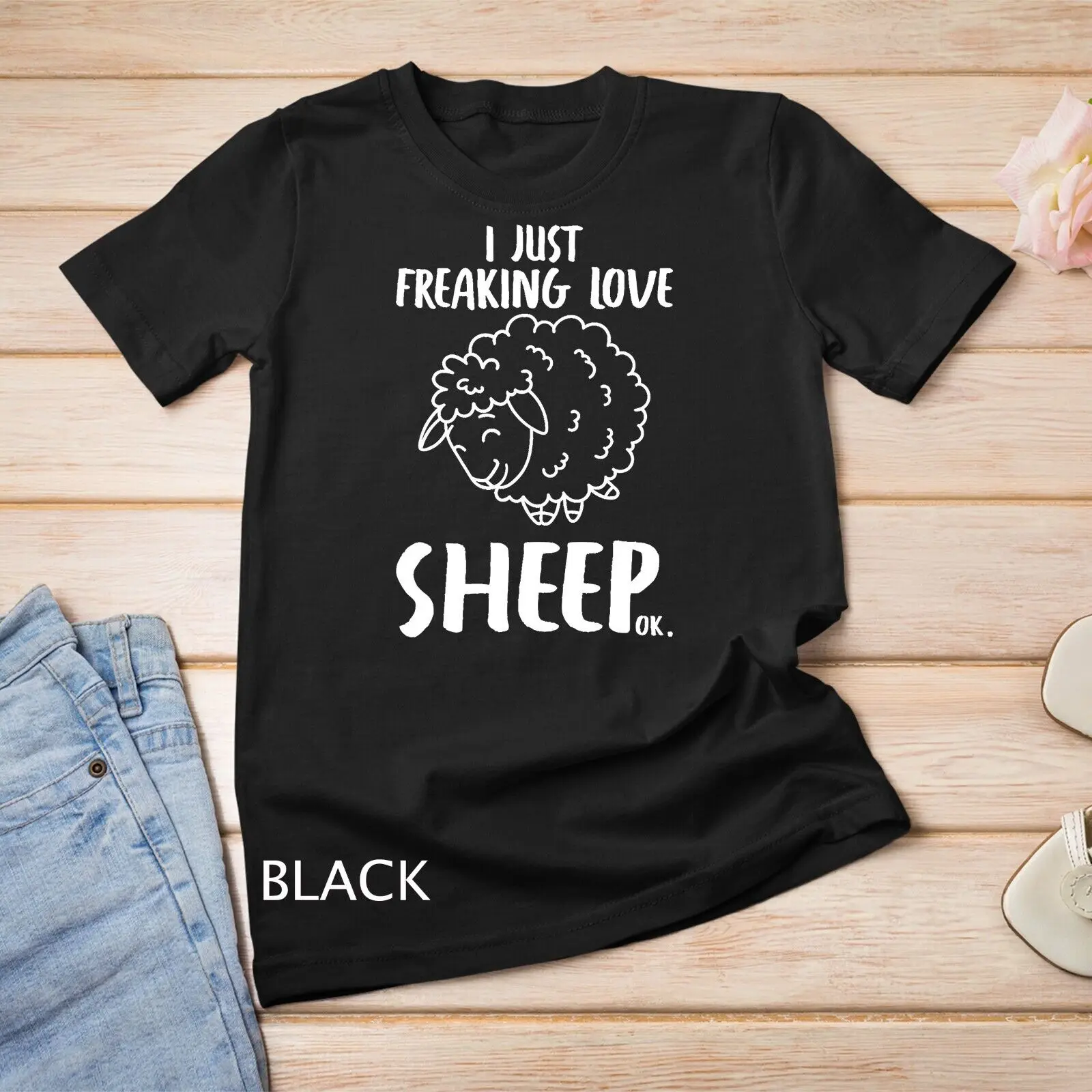 

Funny Sheep Design for Farmers and Sheep Lovers T-Shirt Unisex T-shirt