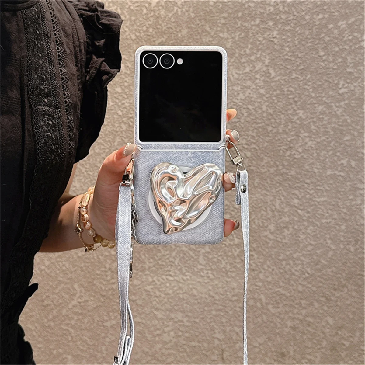 

Fashion Leather Magnetic Love Heart Stand Phone Case For Samsung Galaxy Z Flip 7 6 5 ZFlip7 ZFlip6 Cover with Lanyard Cute Cases