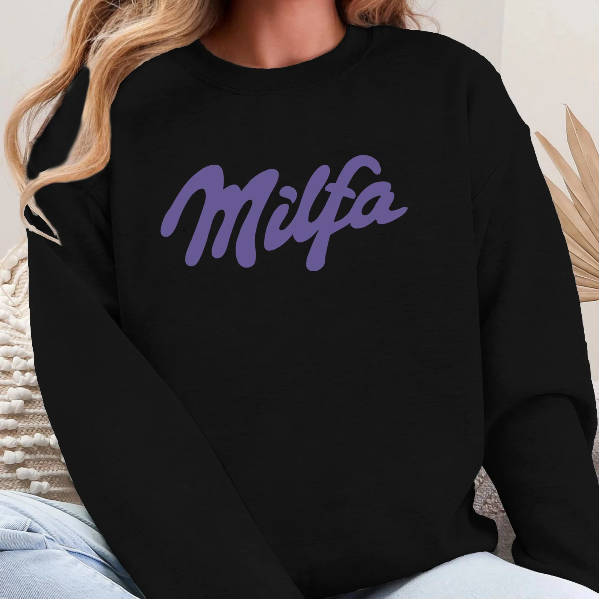 

Новый свободный свитшот с круглым вырезом и принтом 2025 года — это простой бестселлер. Повседневный и повседневный стиль в Европе и Америке.