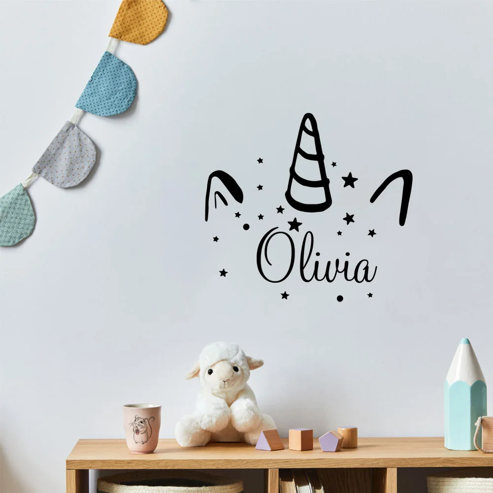1 Stück Modische Einhorn-Tapete mit Anpassbarem Namen Selbstklebende Vinyl-Wanddekoration Personalisierter Namens-Wandkunst-Aufkleber Wandbild