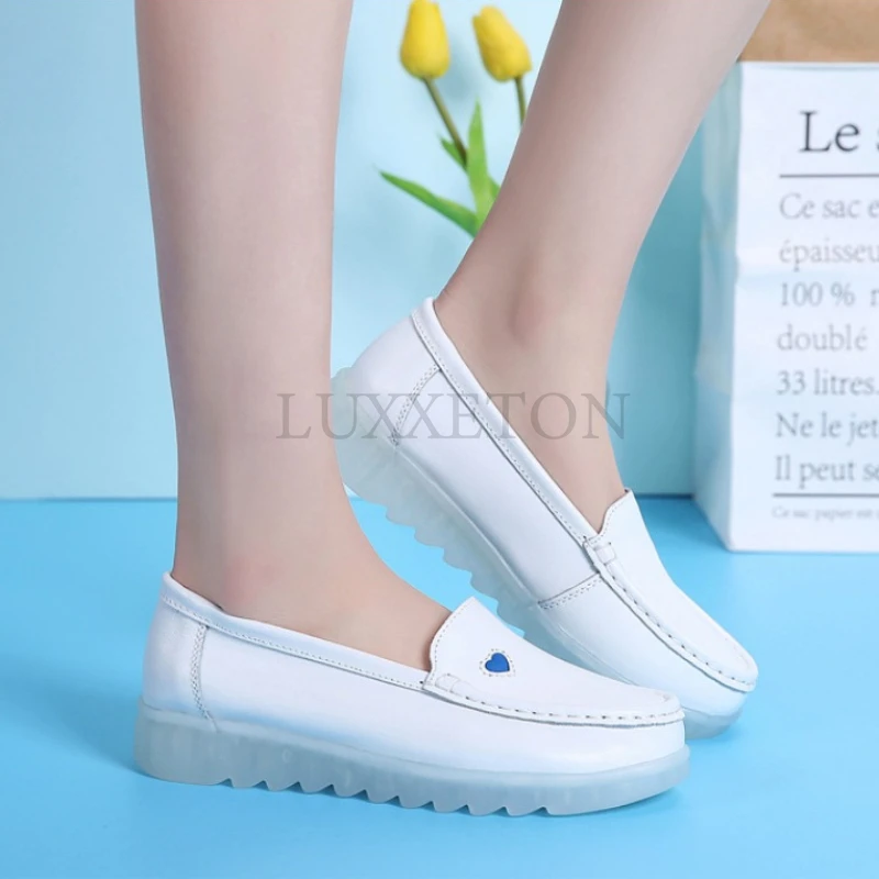 Scarpe da donna in pelle piatta Casual tacco a zeppa bianco suola morbida Slip on amorevole e confortevole scarpe da lavoro da infermiera madre