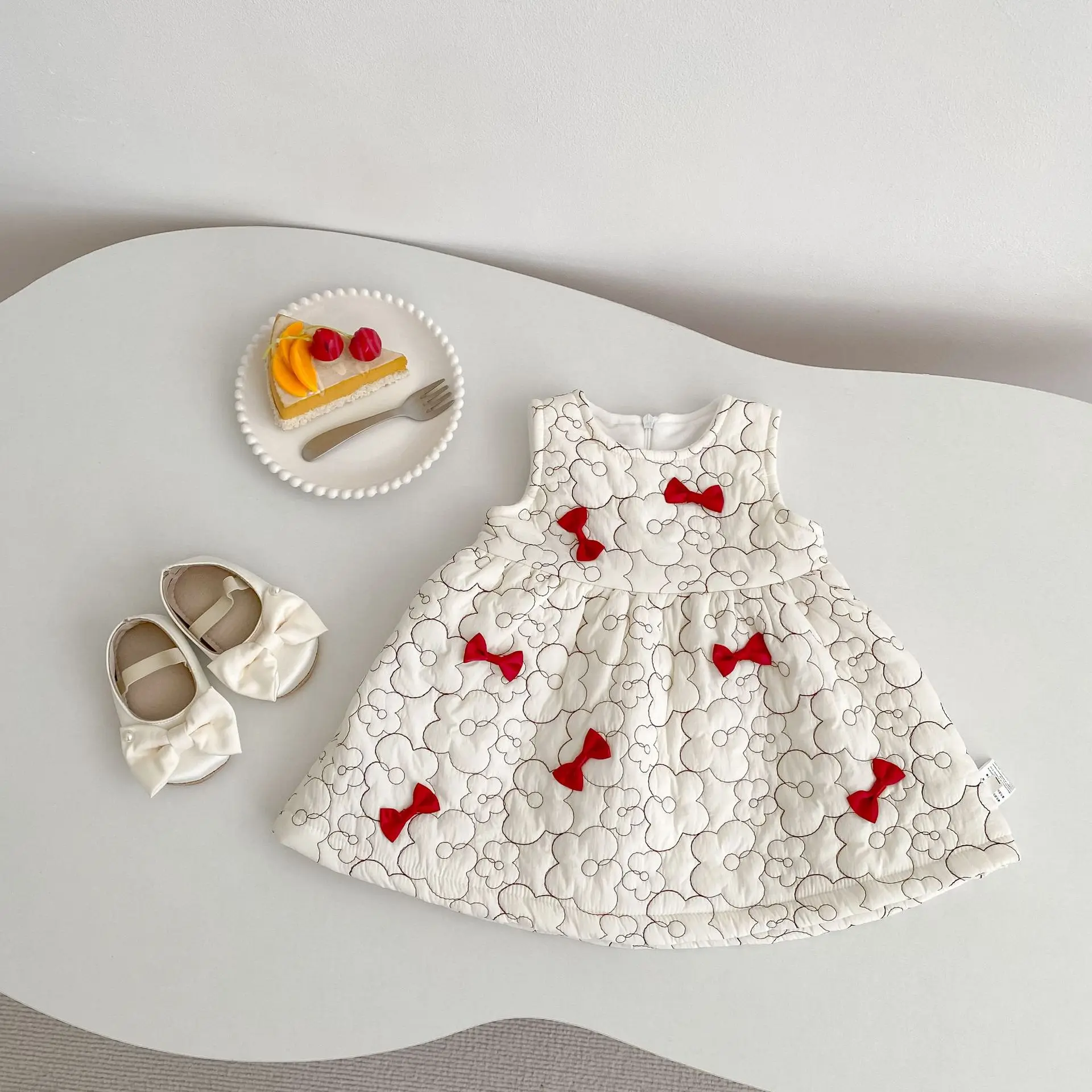 

Новая осенняя детская одежда для детей 0-3 лет, красивая и модная, жилет-юбка с галстуком-бабочкой, красивое плотное платье.