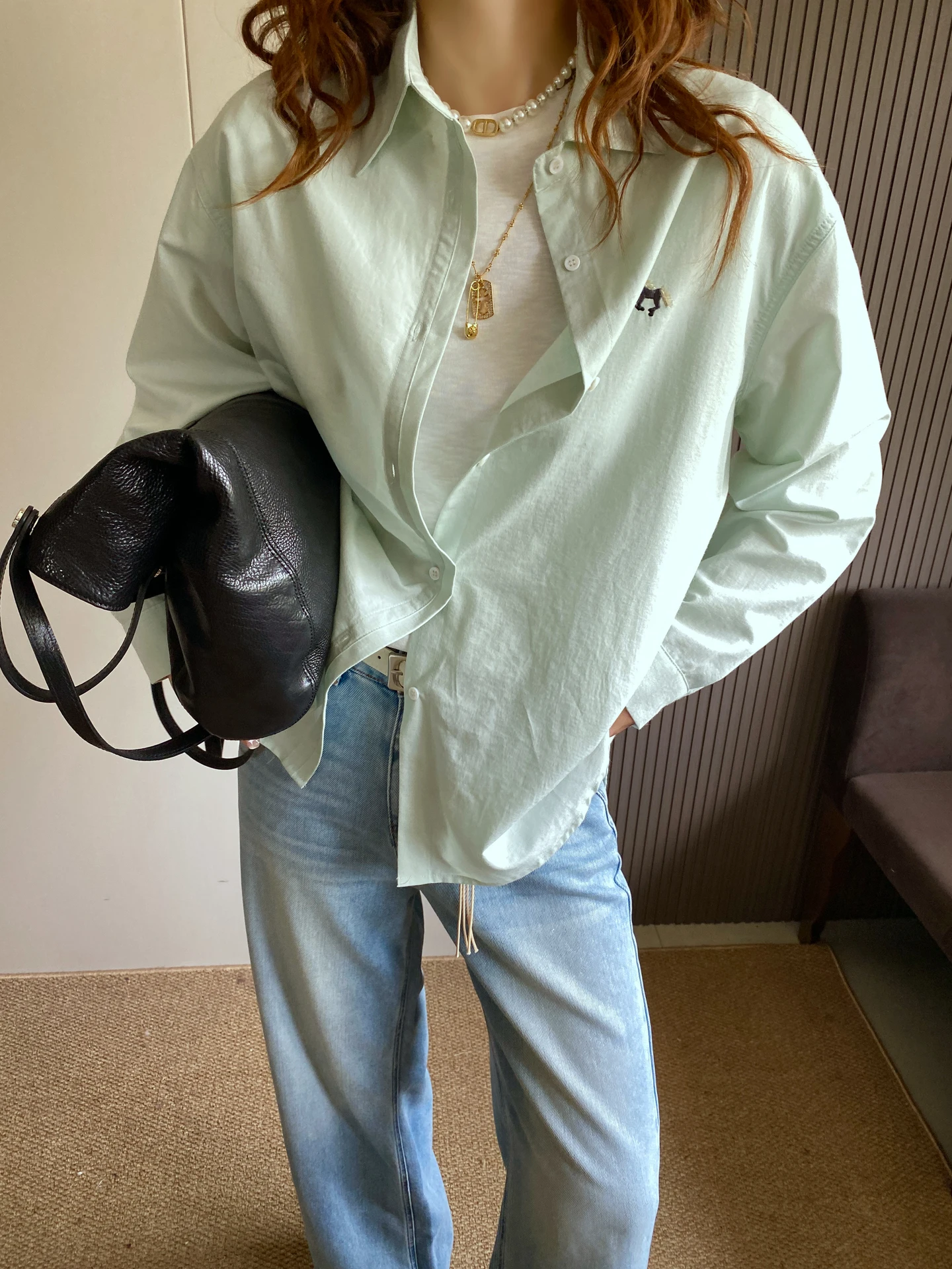 

Новая женская весенняя повседневная свободная блузка с длинным рукавом, вышивкой и модным воротником, универсальная, белая, свободного кроя