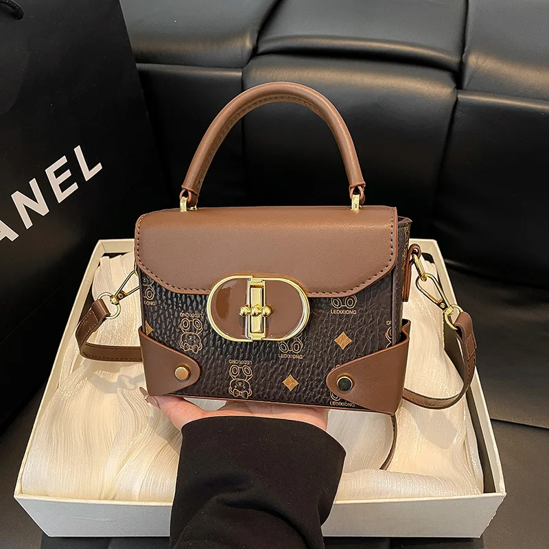 

Квадратная женская сумка с цветными блоками 2025 года, изысканная сумка через плечо с верхней ручкой, шикарная компактная сумка, универсальная и элегантная ​