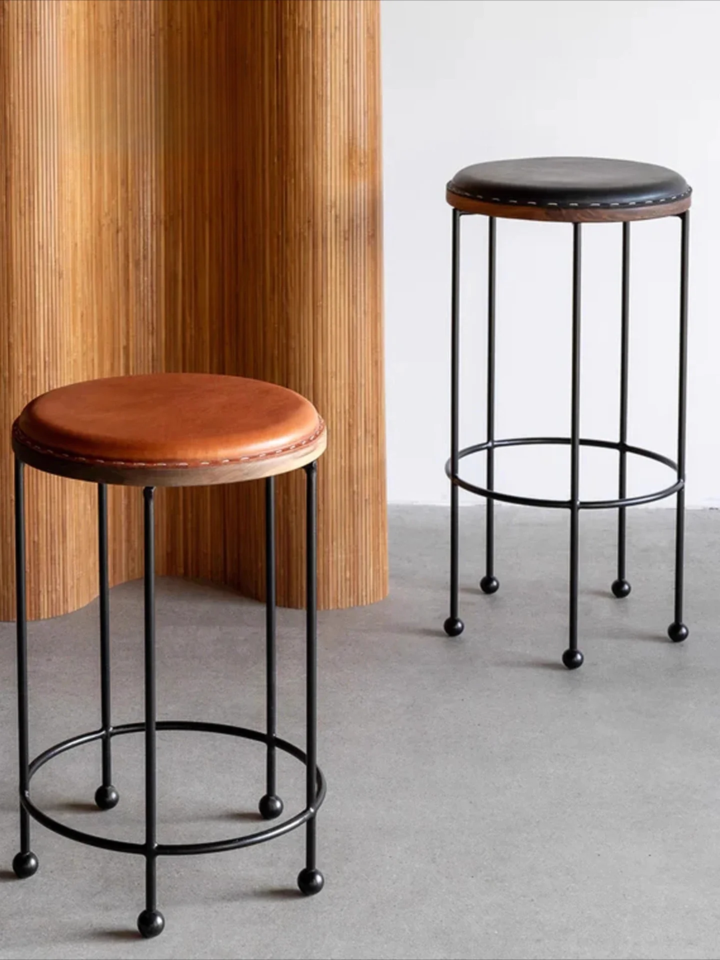 

Скандинавский минималистичный барный стул, коммерческий железный каркас, кожаное сиденье, ресторан, кафе, барный стул, дизайнерский стиль