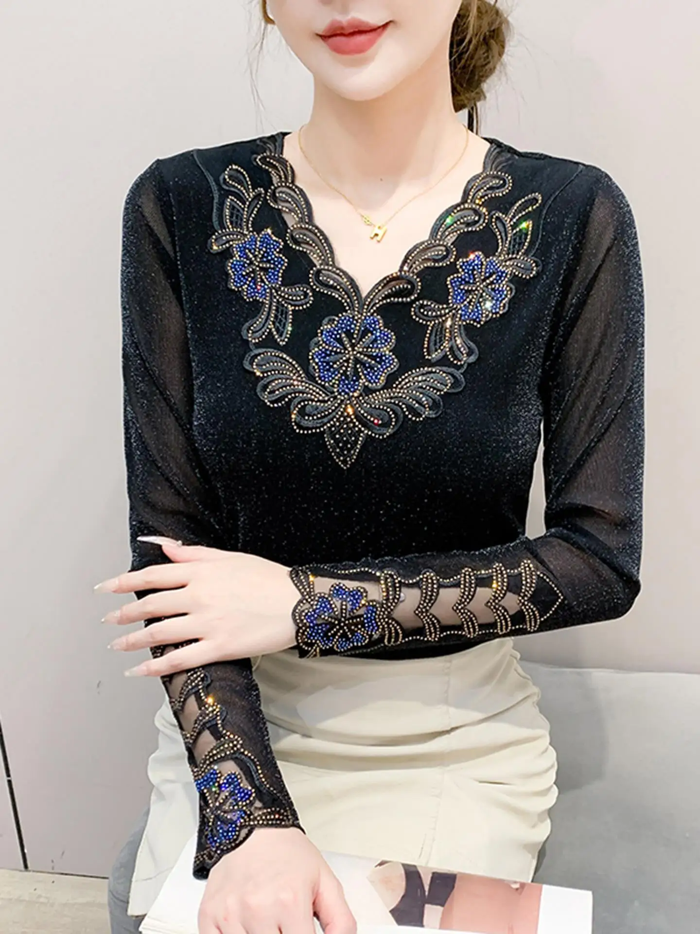 Faionable V-Ne Lace Trim Lange Sve T-shirt Dames Lente Herfst Nieuwe Sle High-End Gevoel Ijzer op Strass Basis irt