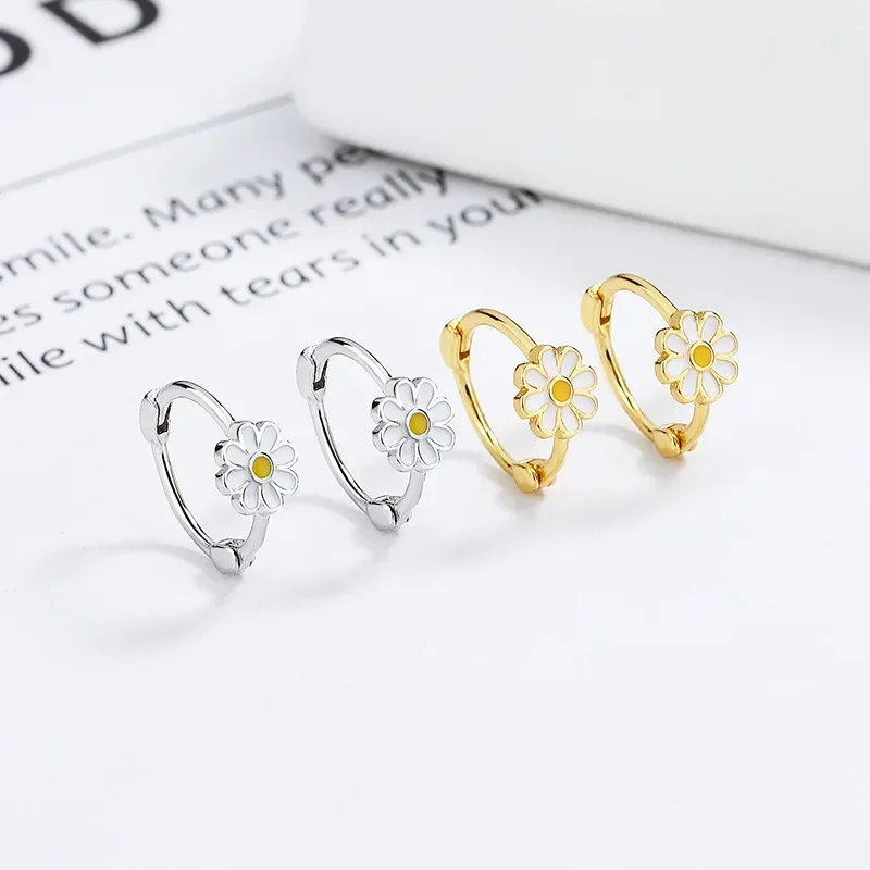 New Women's Earrings Short Flower Shape Heart Mori System Cold Wind Drop Glue Simple Fashion Party Luxury