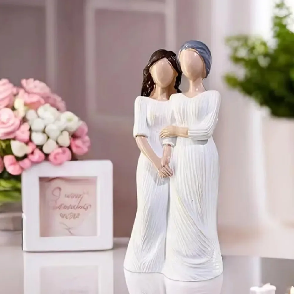 Hand-Painte Mother And Daughter Statue Elegant Modern Mom Hug Daughter Sculptures Resin Craft Family Sculpture Mothers Day