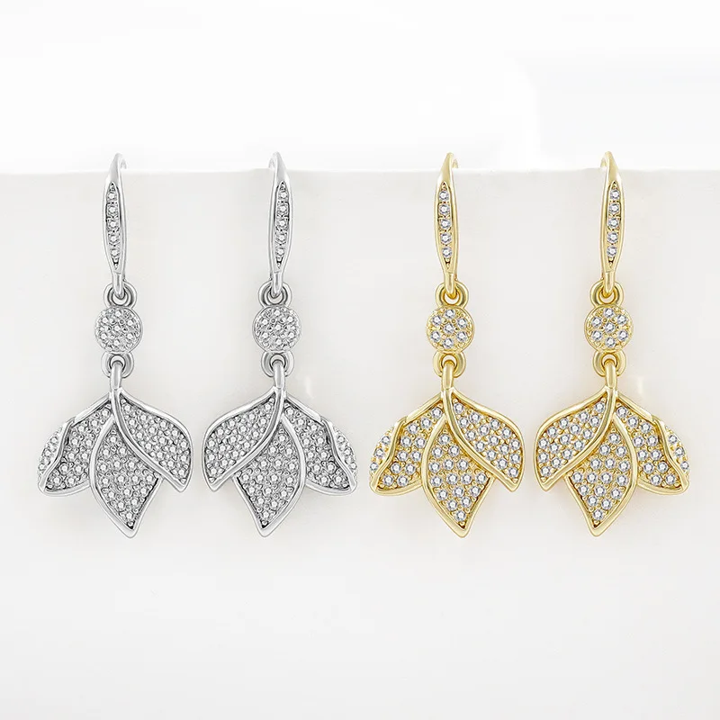 Korean-style minimalist style zircon fish-tail pendant earrings for ladies, suitable for fashionable parties, as jewelry.