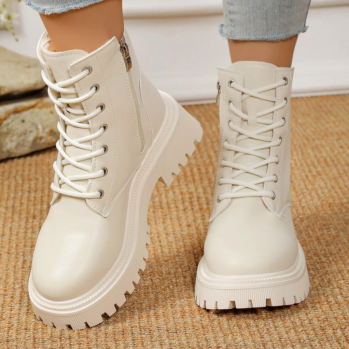 Winter Kurze Plüsch Weiße Stiefeletten für Damen Trend 2026 Dicke Sohle Plateau Fleece-Futter Kampfstiefel Damen Stiefeletten mit Seitenreißverschluss
