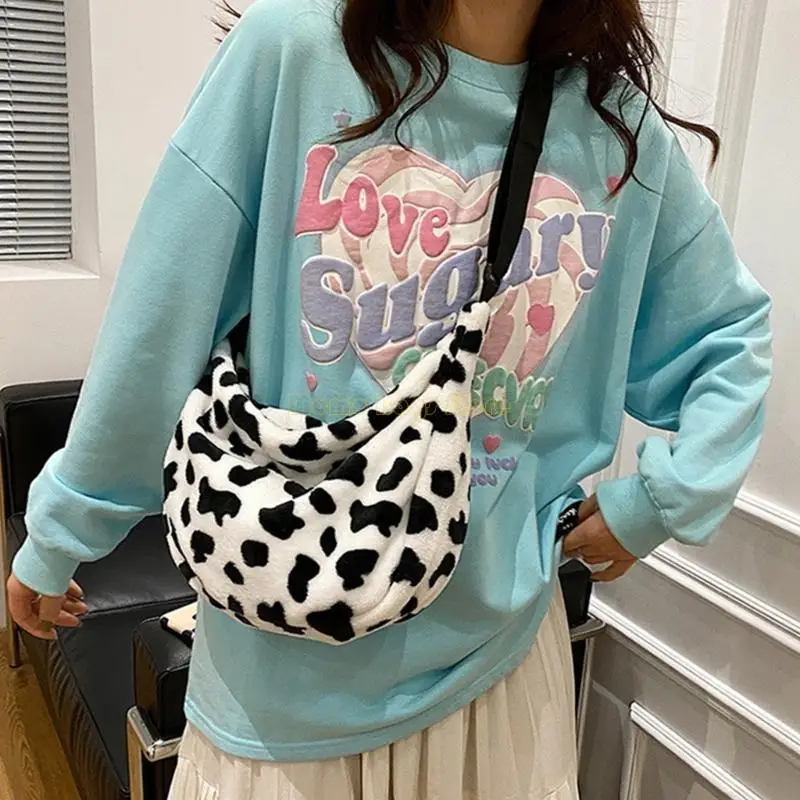 

X90D Lightweight Cow Pattern Plush Shoulder Bag Fashionable Crossbody Bag for Girls