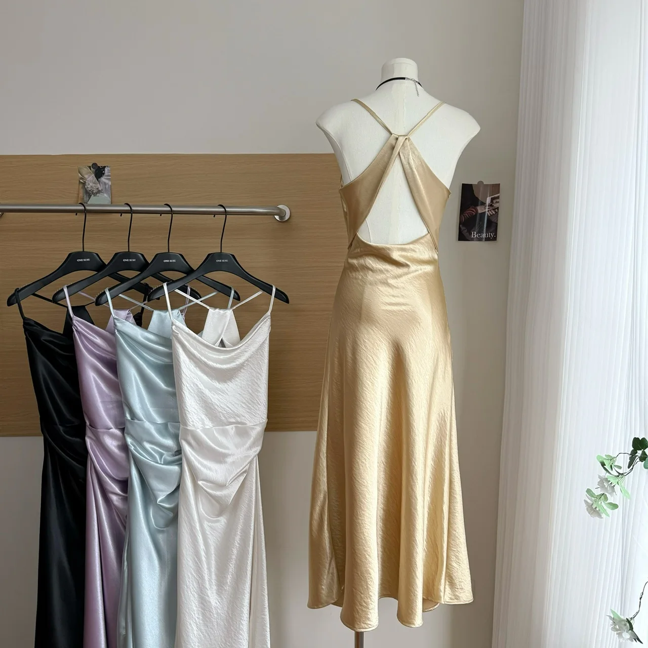 المرأة الصيف مثير عارية الذراعين لامعة يتأرجح الياقة أكمام حزام فستان ستان سيدة بلا أكمام مطوي سليم فستان طويل للحفلات #1