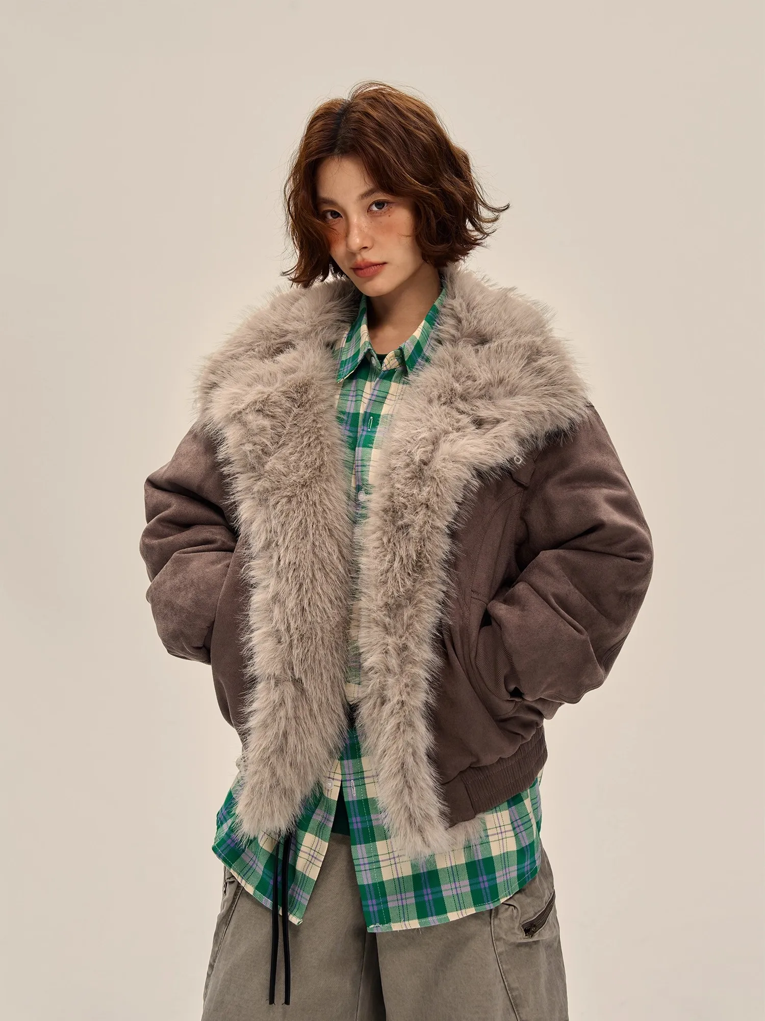 Met fleece gevoerde suède warme jas Winterjas met bontkraag Straat losse pasvorm Lange mouwen Opstaande kraag Effen jas zonder capuchon