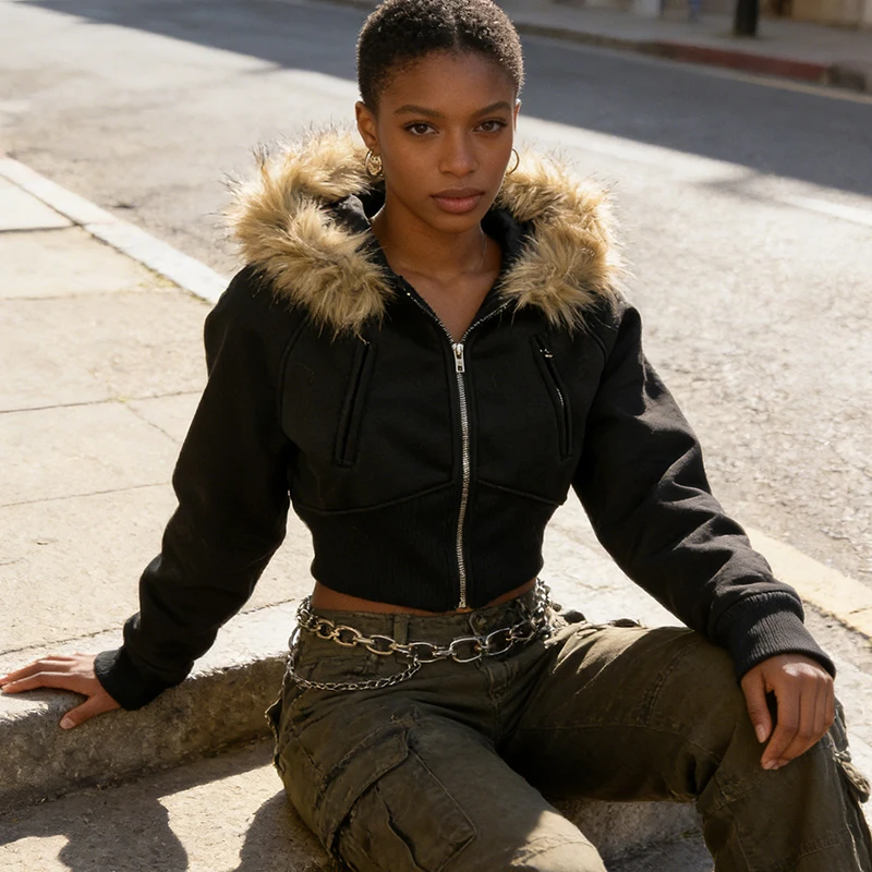 

Пальто-худи Spicy Girl 2026: готический стиль, однотонное, осенне-зимнее, с молнией, карманами, длинными рукавами, приталенное, с меховым воротником, в уличном стиле, креативный тренд