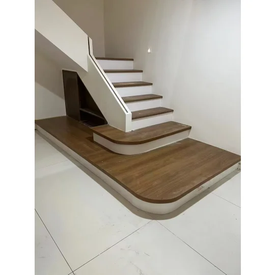 Personalizzazione Scala in legno per interni Scale galleggianti con struttura in acciaio Materiale diretto per applicazioni residenziali diritte