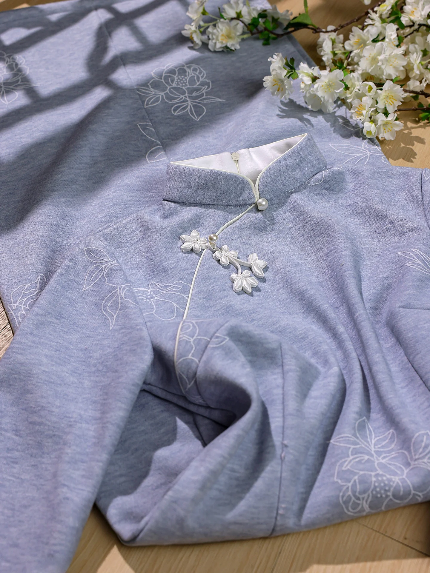 

Цзяннань Флоинг | Осенняя новинка: синяя длинная рубашка-халат в ретро-стиле для молодых девушек, маленький размер, на каждый день, с длинными рукавами, в стиле флагманской модели.