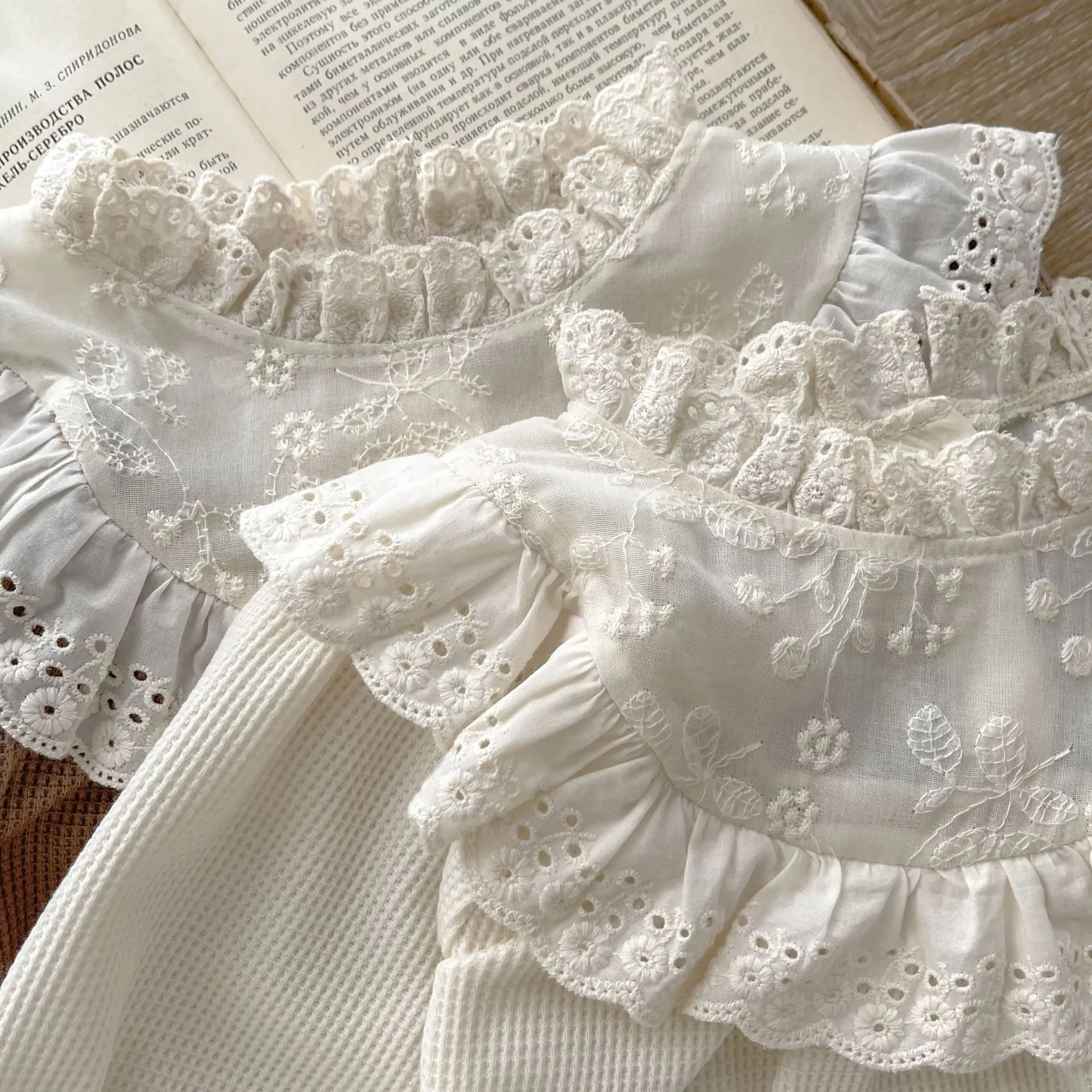 2024 Autumn New Baby Clothes Boy Girl Lace Embroidery Flower Ruffle Collar Onesie Solid Newborn Infant Waffle Splicing Bodysuit