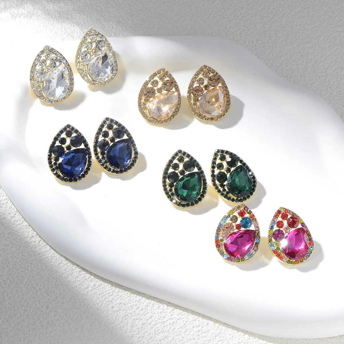 Super flash crystal water drop earrings light luxury personality exaggerated colored diamond earrings dinner retro new stud earr