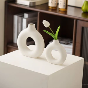 Nachahmung von Keramik weißem Gefäß reiner dekorativer Vasen nur Zweiganordnung Blume Ornament Donut Design Vase Dekorationstisch 10 Hauptverkäufe große Vase für Raumdekoration - №5