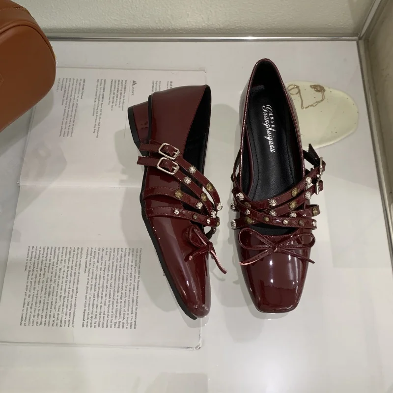 

Туфли женские, туфли на массивном каблуке с заклепками, роскошные туфли-лодочки с квадратным носком и пряжкой, неглубокие шлепанцы с узкой полосой, Мэри Джейнс, черный, винно-красный