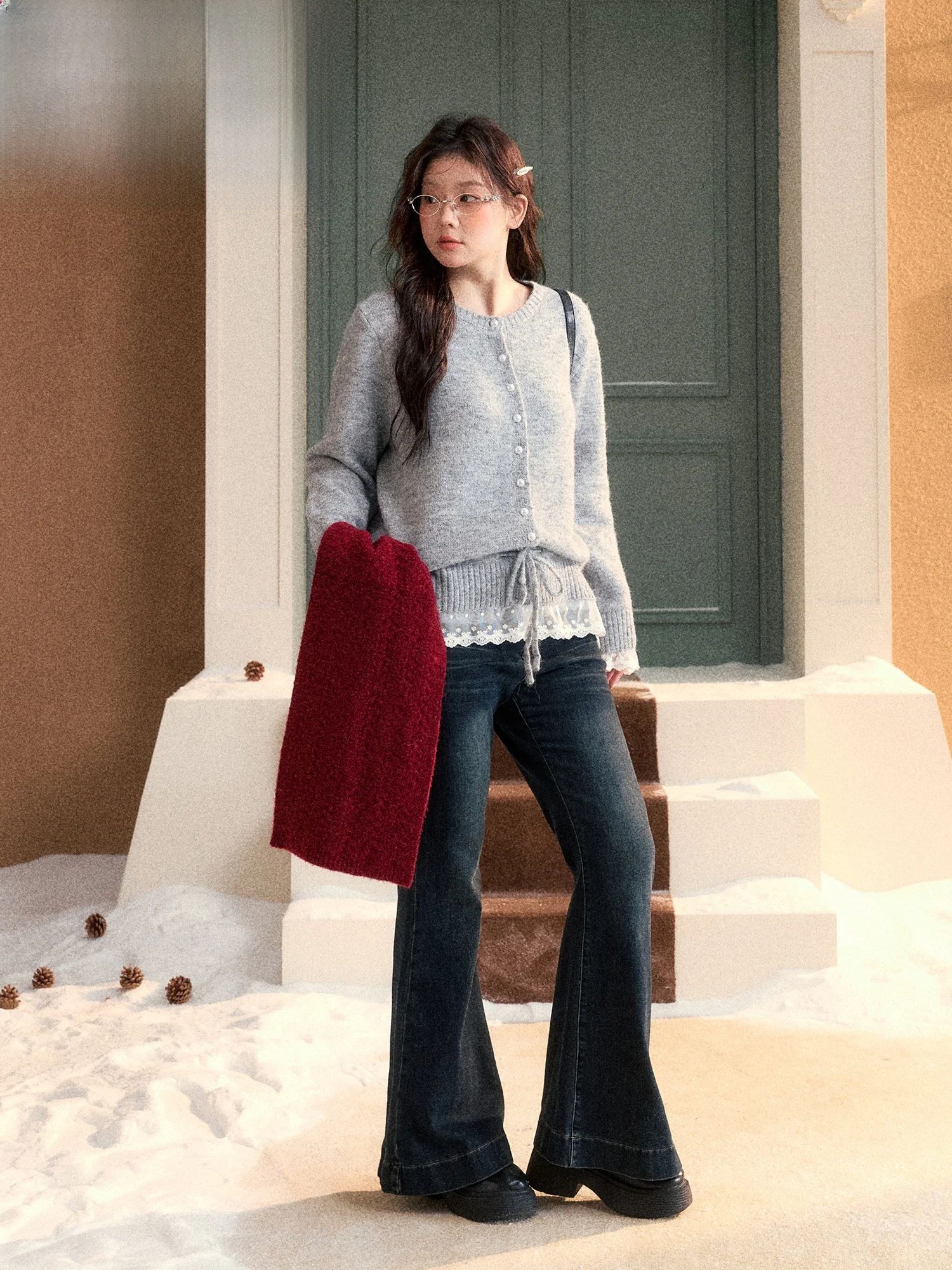 

Женский вязаный кардиган больших размеров с легким кружевным декором и жемчужными пуговицами, корейский стиль, стройнящий эффект, для полных женщин (MM)