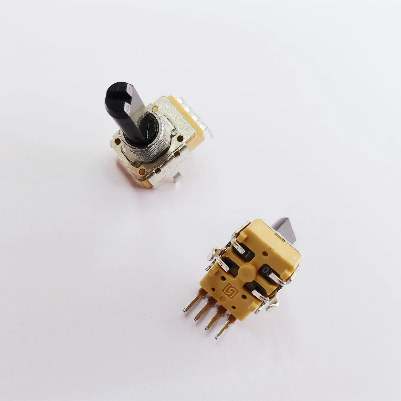 Original new 100% RK11 single potentiometer A10K A103 rotary adjustment potentiometer D-axis handle length 19MM (SWITCH)