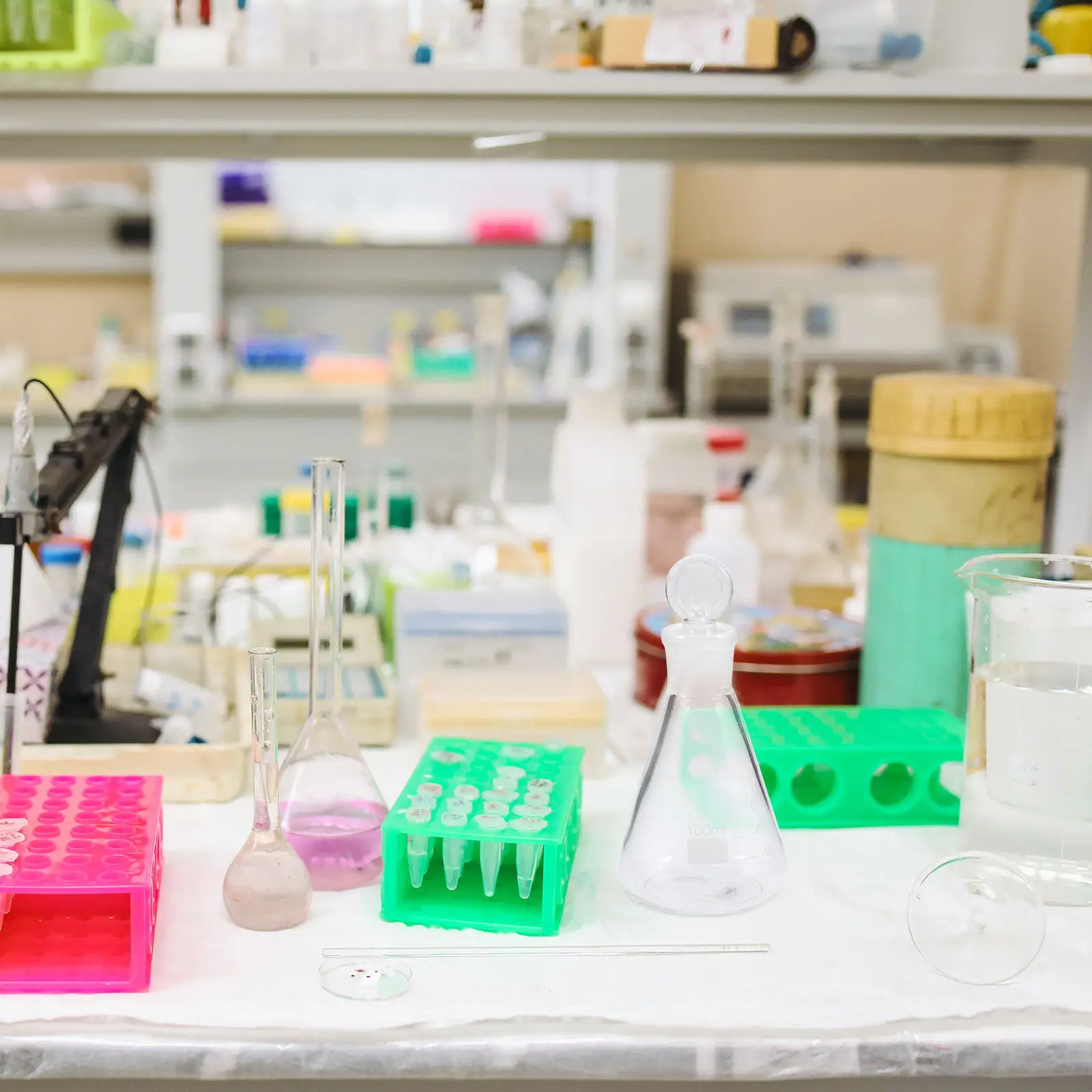 

Профессиональная лабораторная коническая колба Эрленмейера из стекла с точной мерной шкалой, легко моющаяся, с широким горлом, для химических исследований