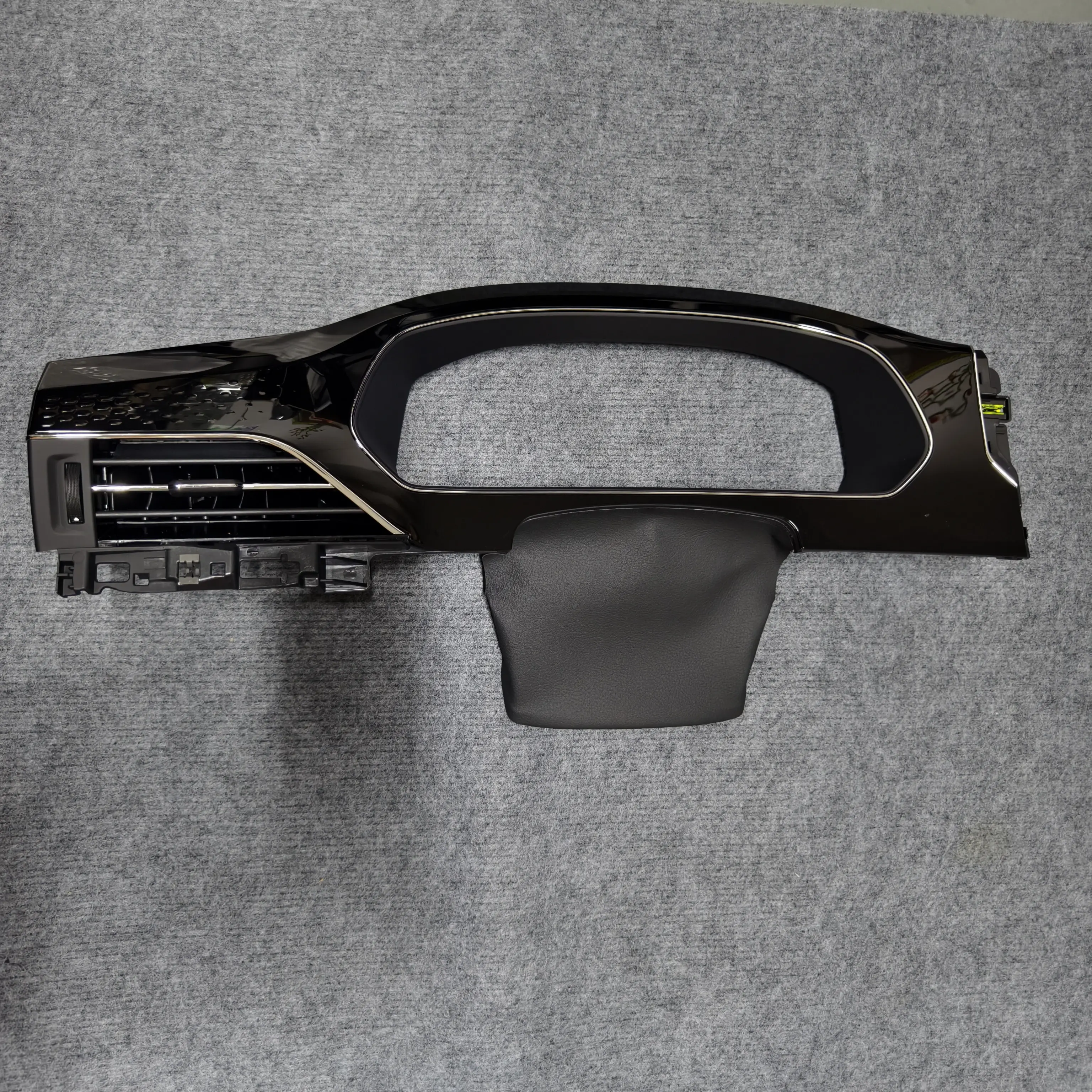 

Volkswagen Passat dashboard air conditioner out of trend paddle louver bright strip co-pilot paint trim