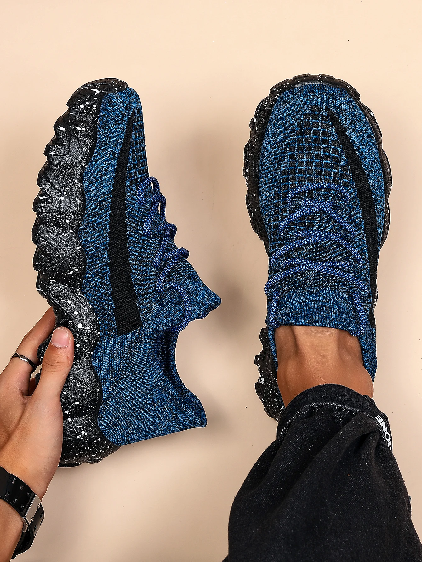 Atmungsaktive Herren-Sneaker aus Strickstoff, leichte, elastische Laufschuhe, rutschfeste, robuste Gummisohle, sportliche Schuhe. – Detail 5