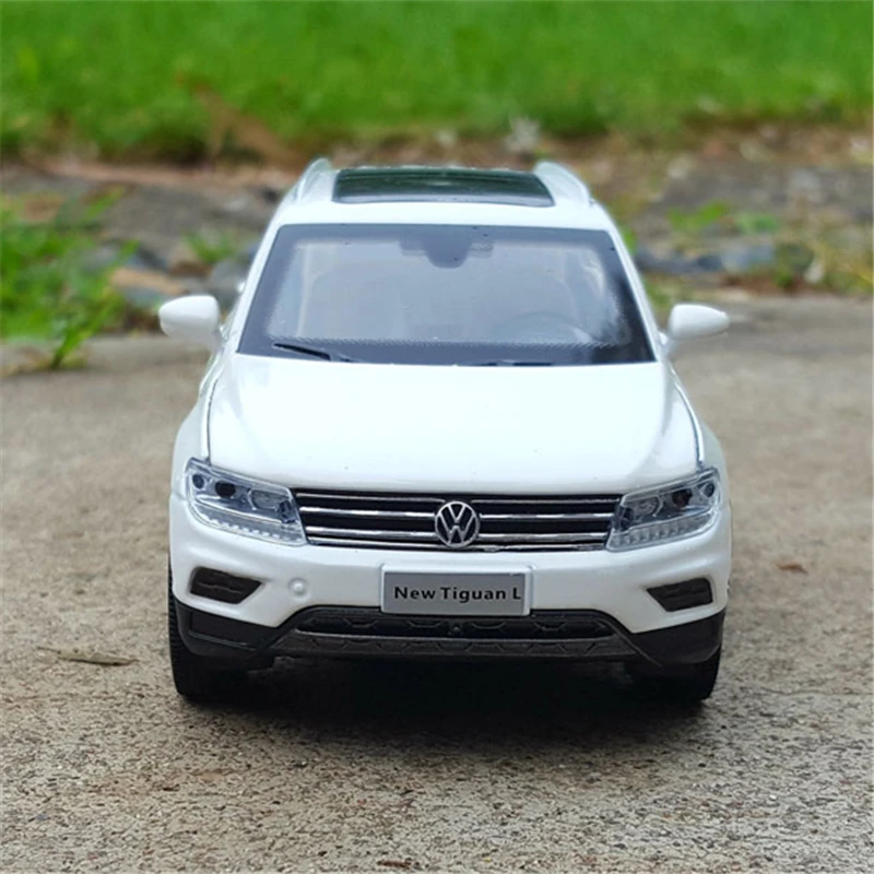 Volkswagens Tiguan L SUV modelo de coche de aleación, vehículo de juguete de Metal fundido a presión, simulación de luz de sonido, colección de