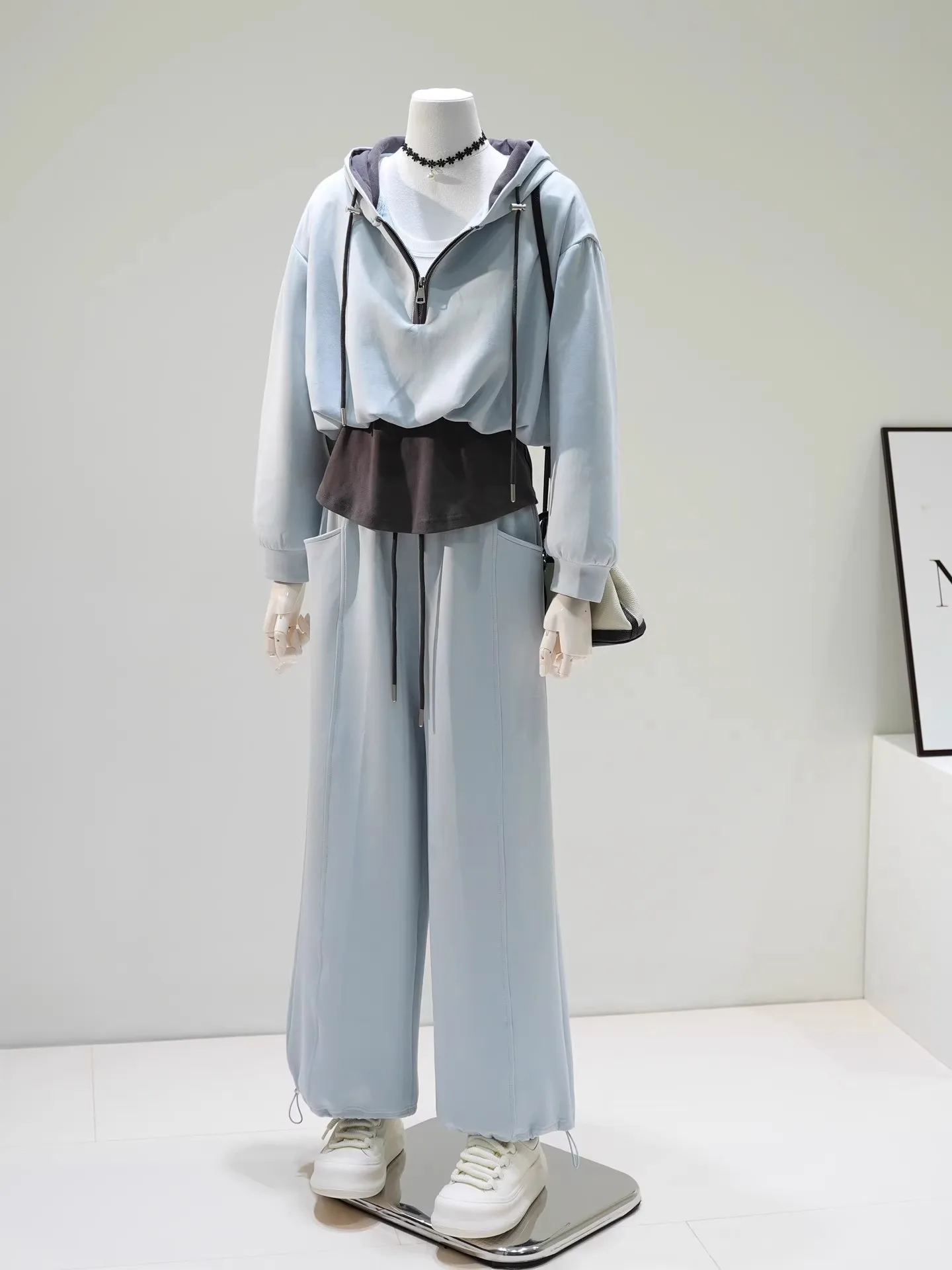 

Korean Fashion Hoodie And Wide Leg Pants Set Color Block Design Casual Sporty Style Two Piece Suit for Women Winter Collection