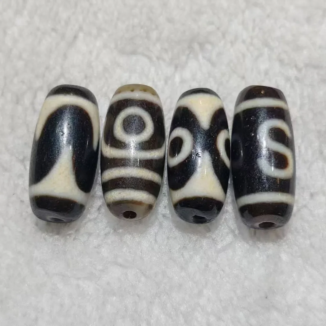 

1pcs Tibetan ethnic style black and white old materials infiltrated agate Tianzhu necklace pendant bracelet DIY accessories Dzi