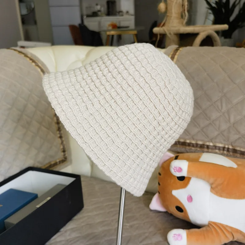 قبعة صياد السمك الجديدة ذات كتلة ألوان سميكة ودافئة منقوشة مع غطاء للوجه وتصميم التخسيس ناعم ومريح