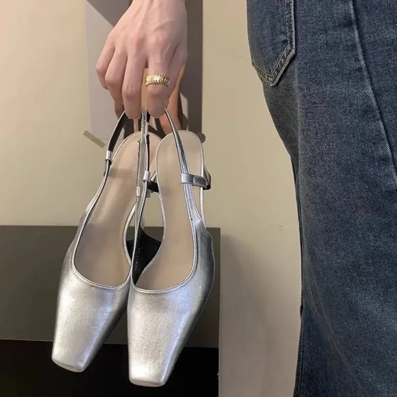 2025 مصمم الصيف أحذية عالية الكعب المرأة موضة ساحة تو تصميم نمط فستان الحفلات أحذية Sandalias