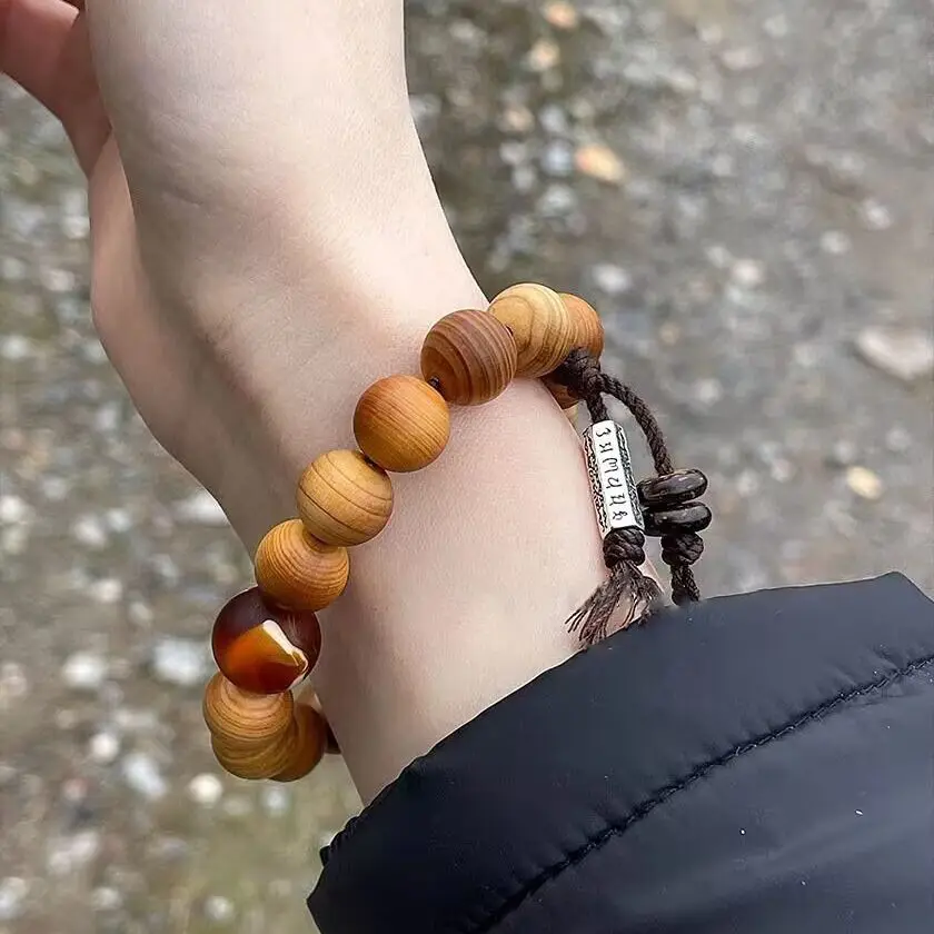 New Chinese-style Lion Dance Thuja Bracelet Retro Tibetan Hand String Men's 2025 New Autumn and Winter Simple Creative WenPlay