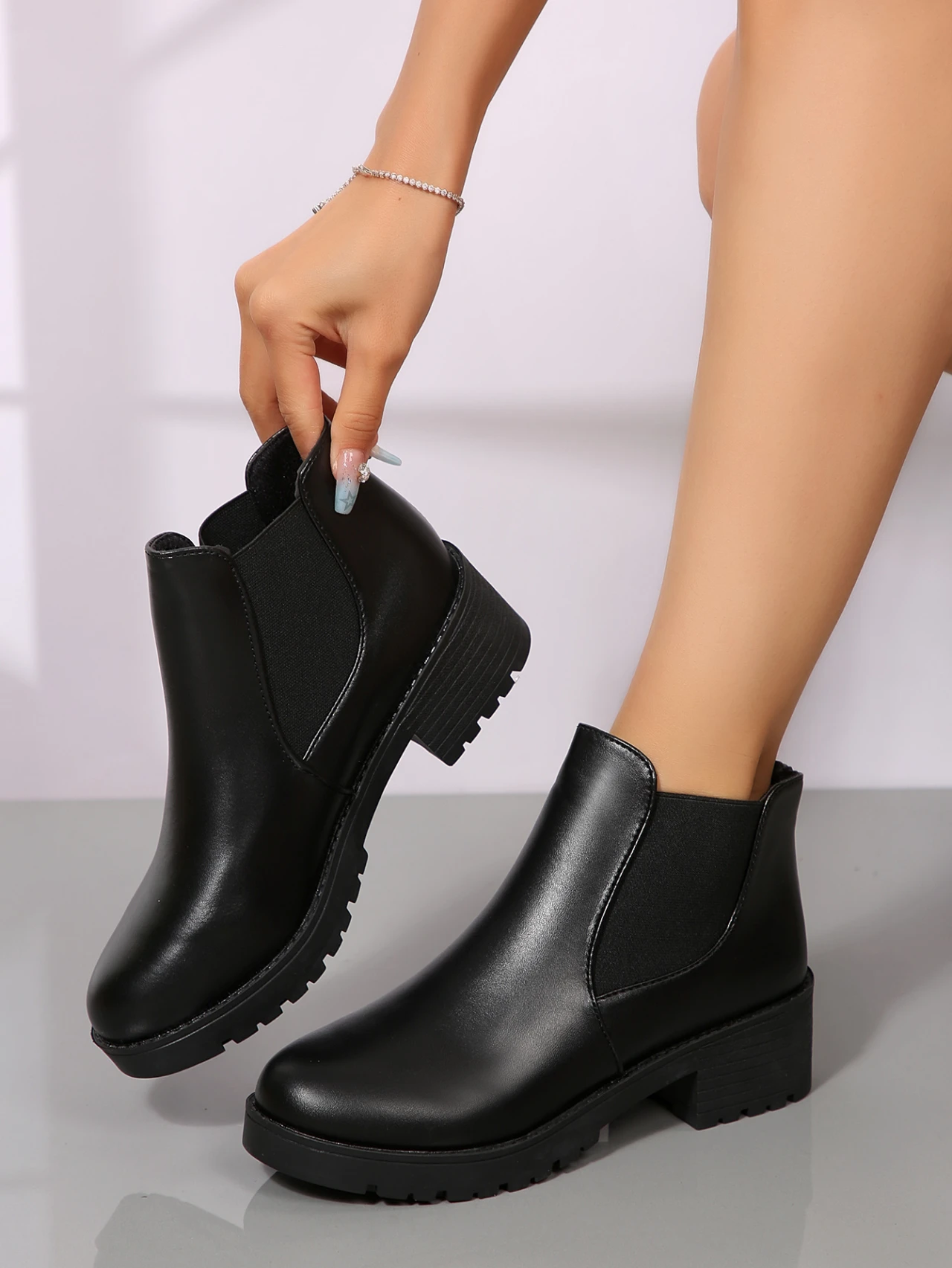 2025, Sommer Neue Damenmode, kurze Stiefel, High Heels, runder Kopf, modische Stiefel, lässige, vielseitige Damenschuhe – Detail 2