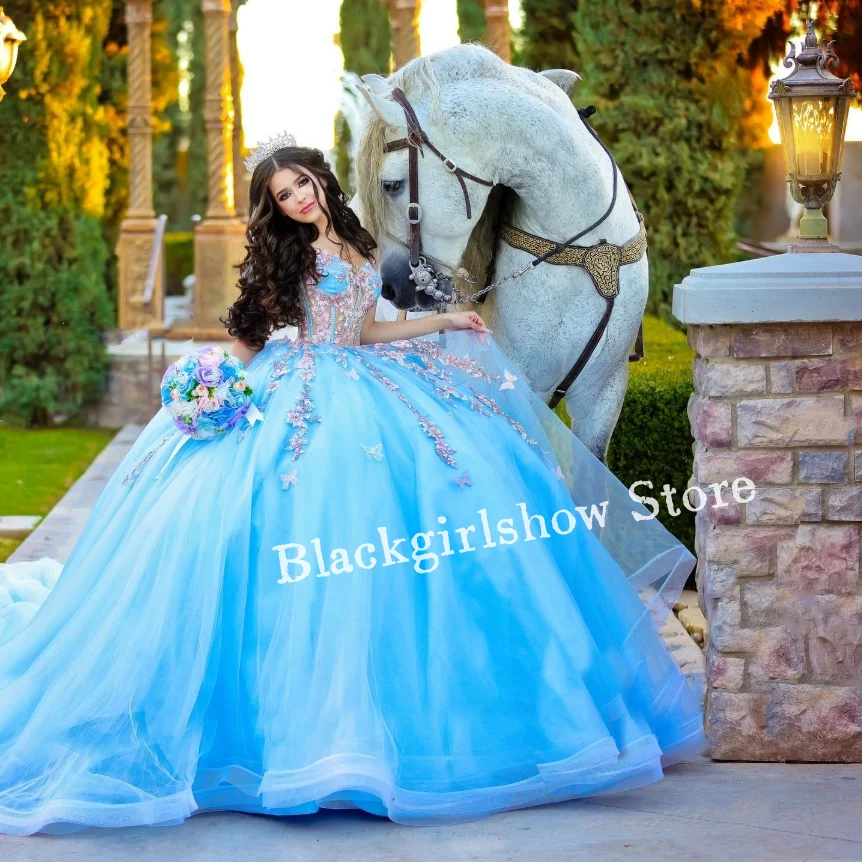 Abiti da ballo fantasy Abiti Quinceanera Glitter lucidi con spalle scoperte Corsetto trasparente Fiocco Applique Cattedrale Treno Abito da ballo personalizzato
