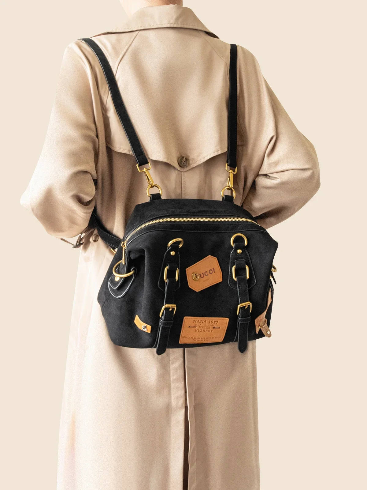 Yao Dong Hiatus Original Retro Label กระเป๋าเป้สะพายหลังสีน้ําตาล Gilt Rivet Creative Casual กระเป๋าเป้สะพายหลัง Crossbody กระเป๋าเล็ก