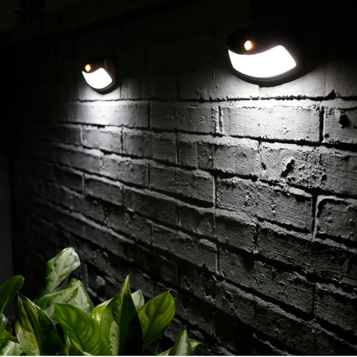 

Waterproof Solar Wall Light Outdoor LED Lamp Black Daytime Charging Night Illumination for Patio Lawn Steps Lighting Decor