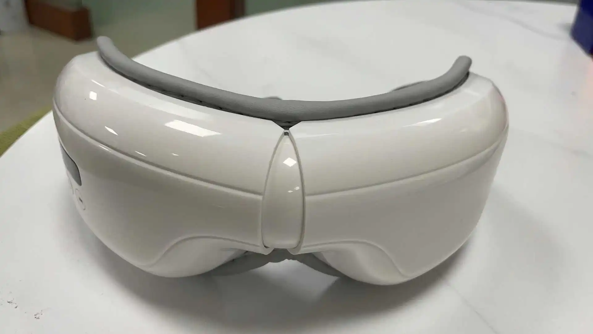 جهاز تدليك العين السوداء الاحترافي يحسن الدورة الدموية ويريح عضلات العين بشكل فعال