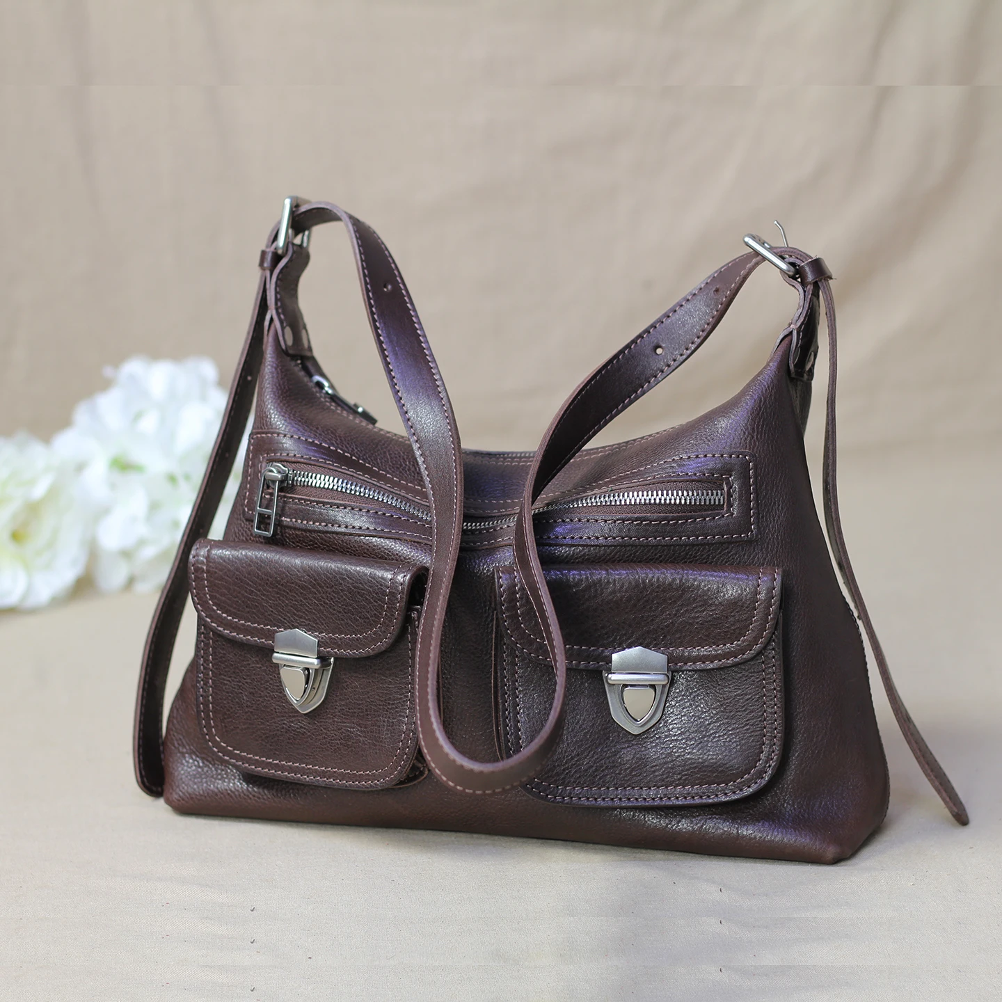 Retro Biker Style Tanned Cowhide Leather Crossbody Bag Women Large Capacity Commuter Single Shoulder Bag Detachable Strap